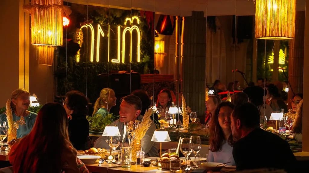 Salle et dîner du soir au restaurant Alma à Essaouira