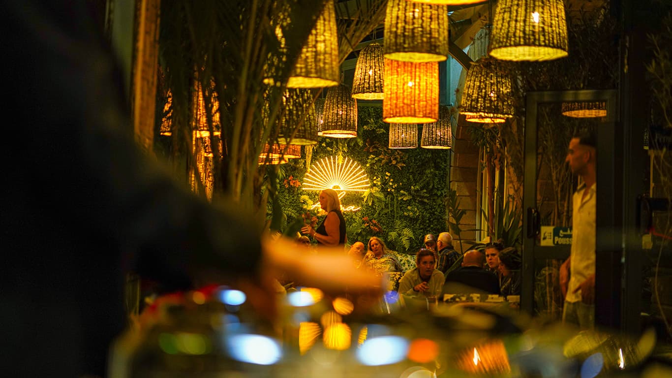 Salle et dîner du soir au restaurant Alma à Essaouira